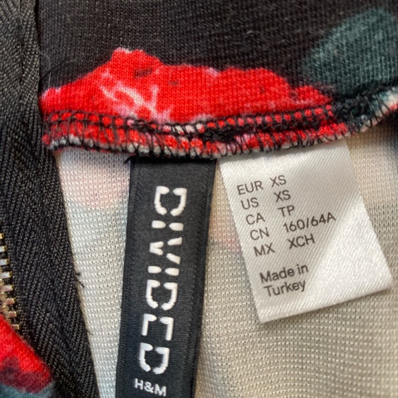 H&M DIVIDED FLORAL SKATER SKIRT - Picture 5 of 8